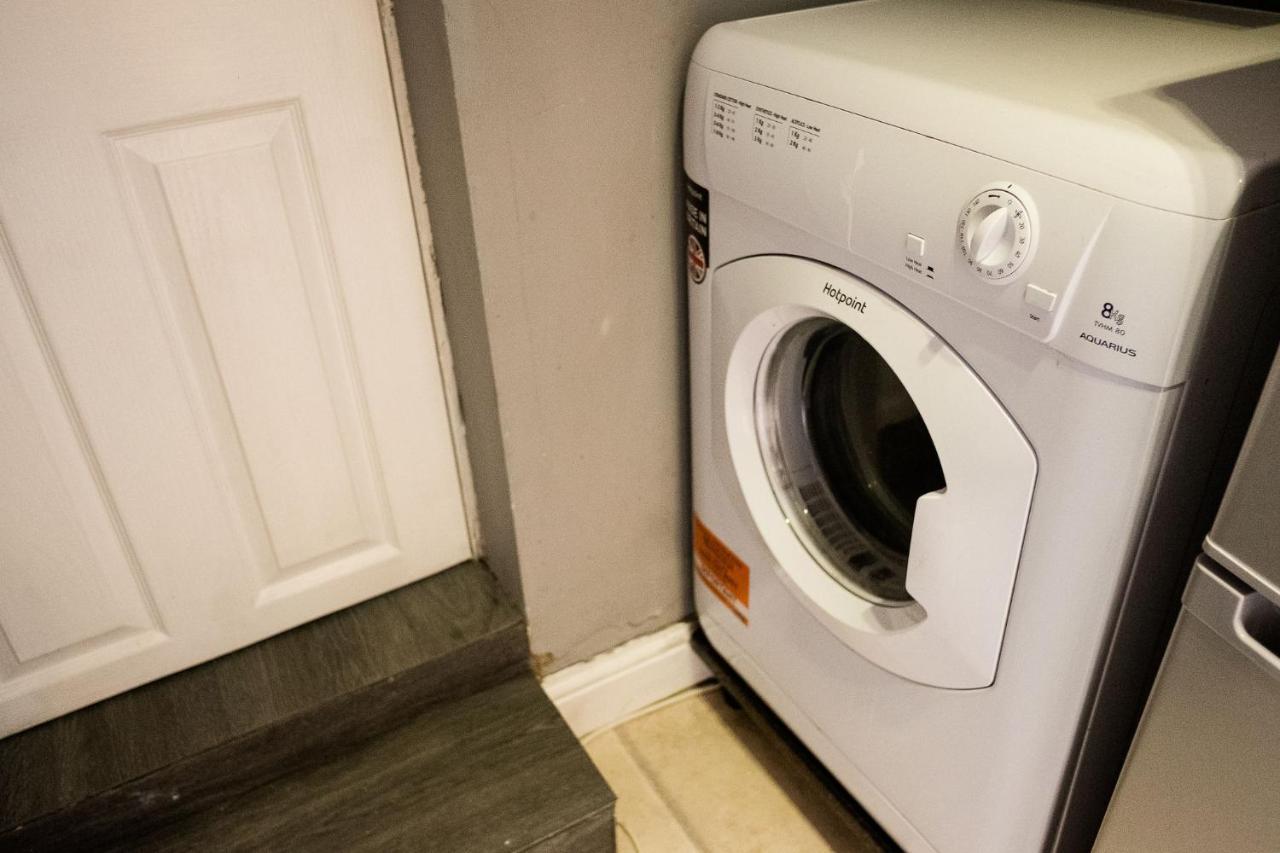 Stay Comfortable- Close To City Centre- Sleeps Up To 8 Stoke-on-Trent Exterior foto