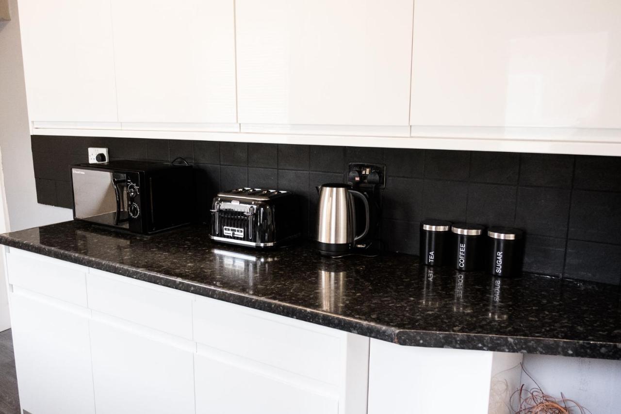 Stay Comfortable- Close To City Centre- Sleeps Up To 8 Stoke-on-Trent Exterior foto